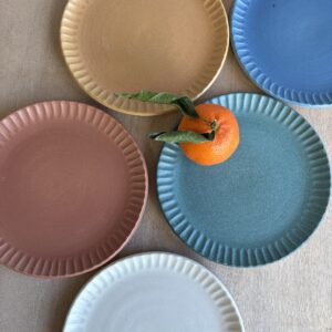 Petite assiette bord creusé large