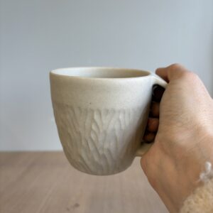 Mug naturel décor creusé fin