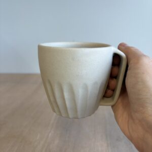 Mug naturel décor creusé large