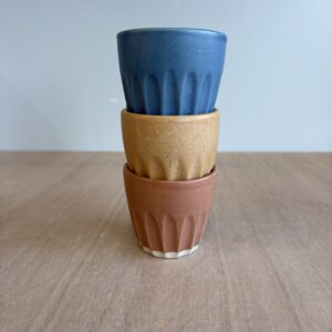 Tasse à café long décor creusé large