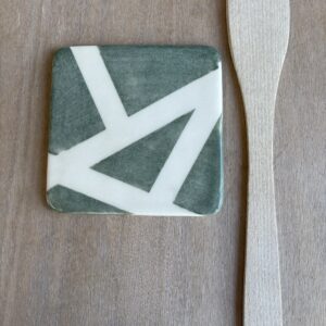 Repose-cuillère carré décoré vert d’eau
