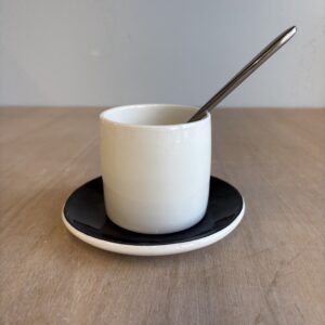 Tasse expresso blanche + sous-tasse manche et noire